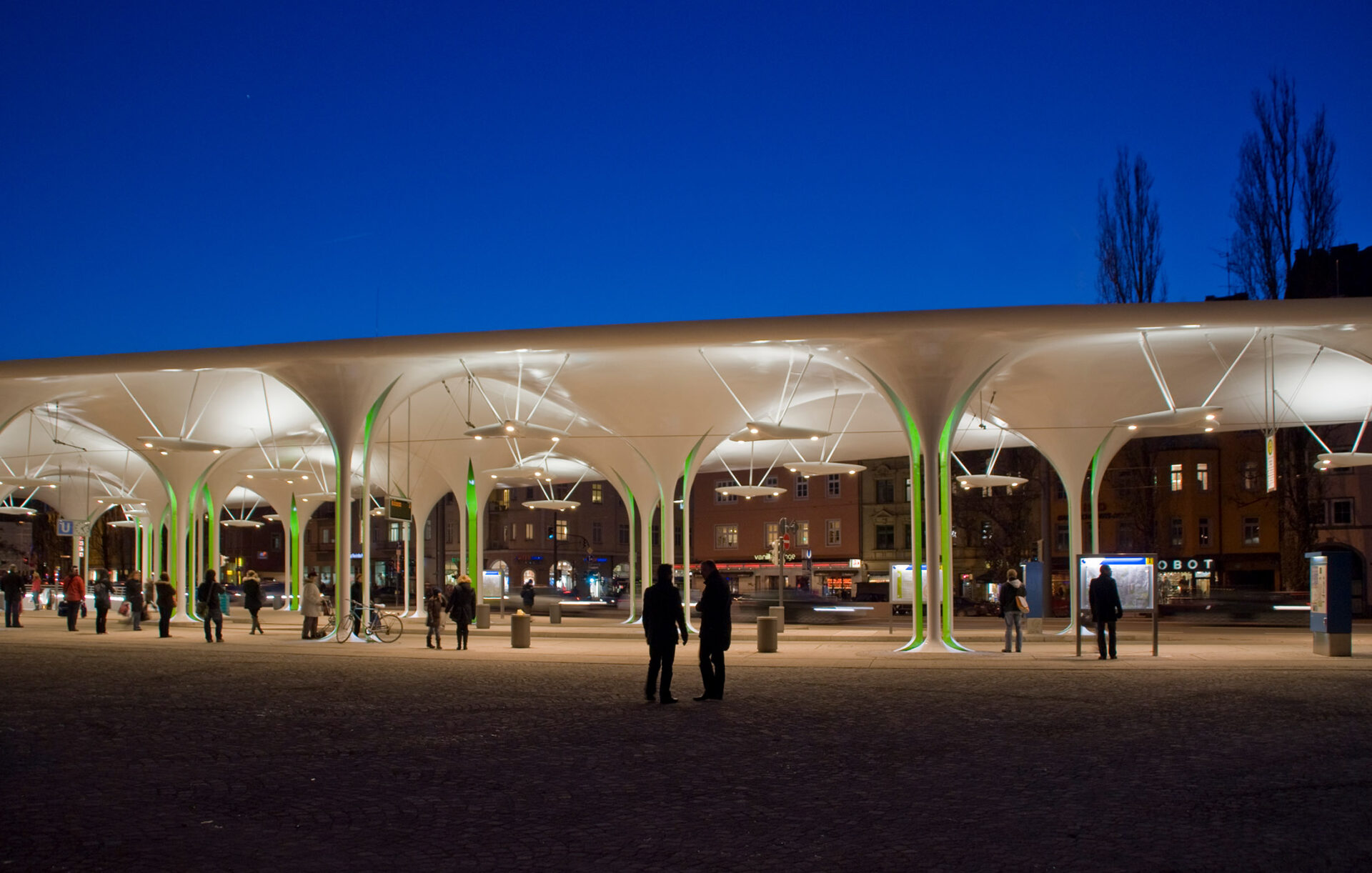 Bus und Trambahnstation Münchner Freiheit