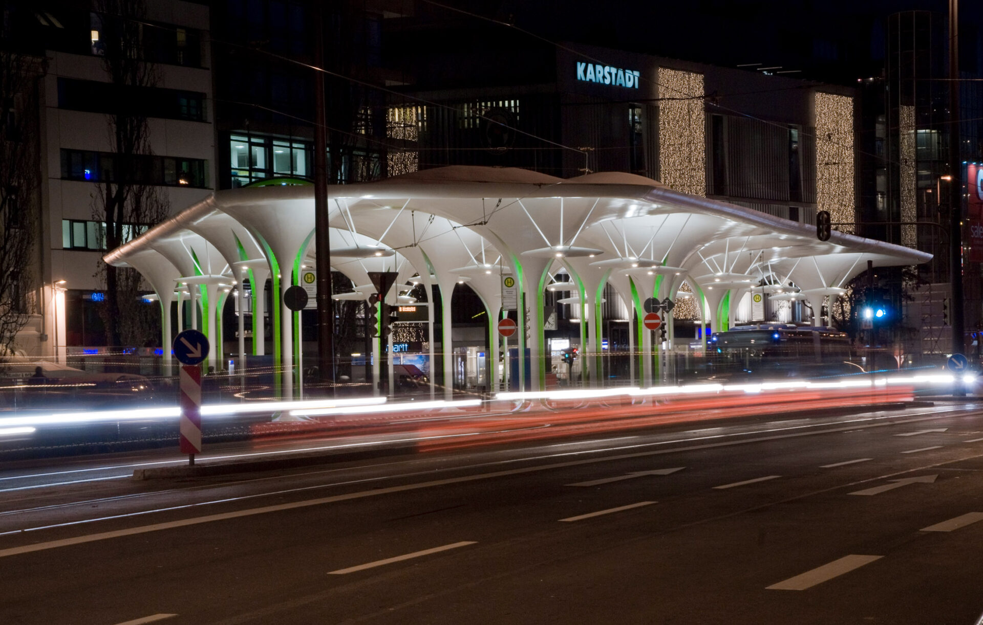 Bus und Trambahnstation Münchner Freiheit